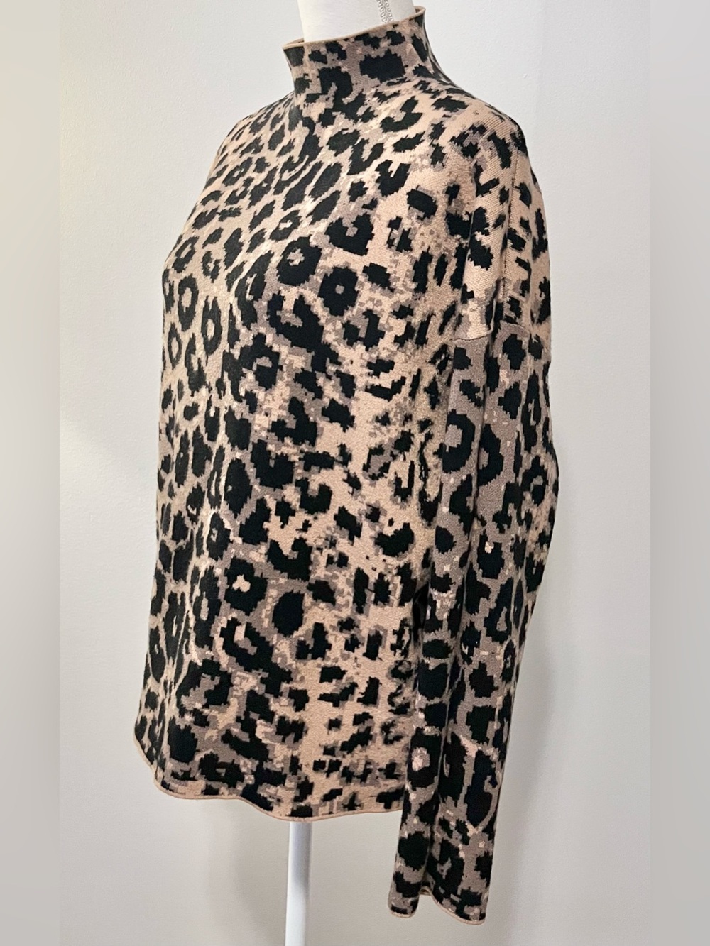 Nicole Miller New York Mock Neck Leopard Print Pullover Sweater. Size X-Large - Picture 5 of 7